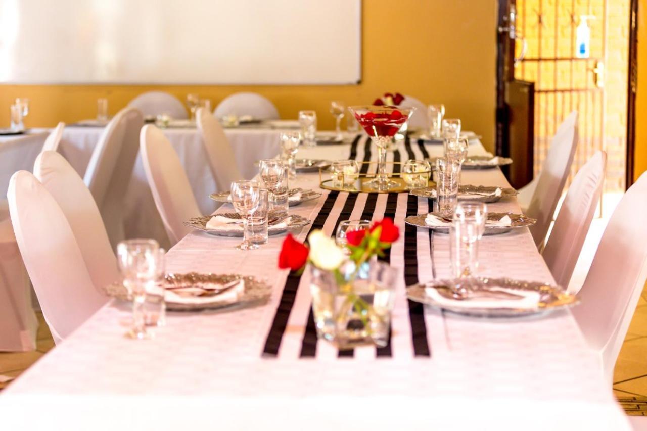 Riverton Manor Centurion Esterno foto