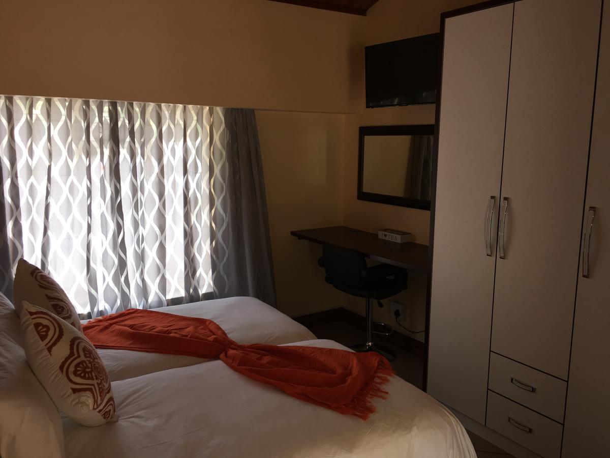 Riverton Manor Centurion Esterno foto