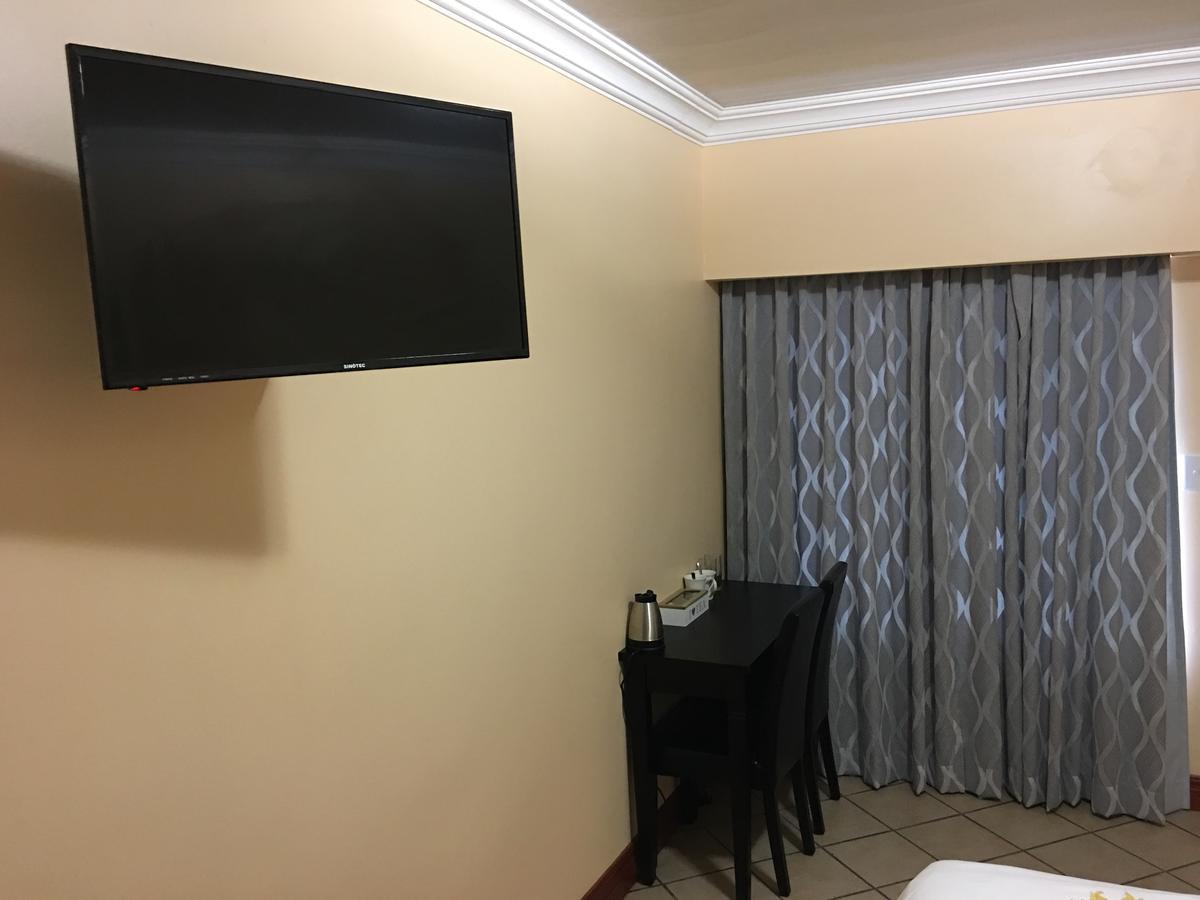 Riverton Manor Centurion Esterno foto