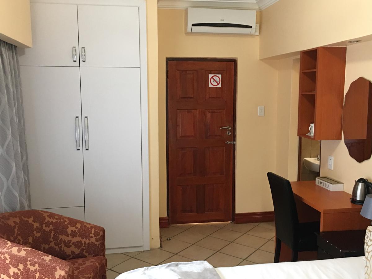 Riverton Manor Centurion Esterno foto