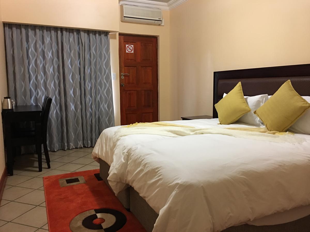 Riverton Manor Centurion Esterno foto