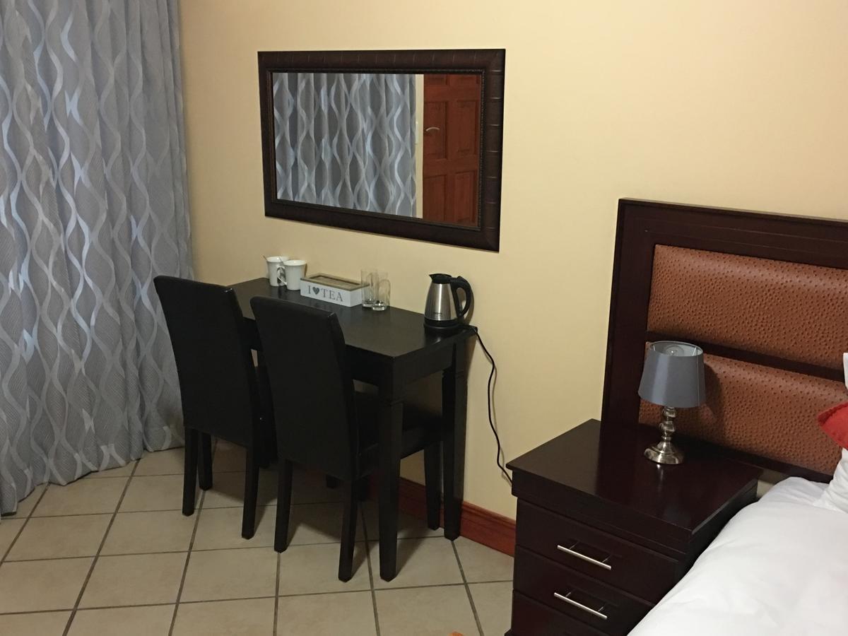 Riverton Manor Centurion Esterno foto