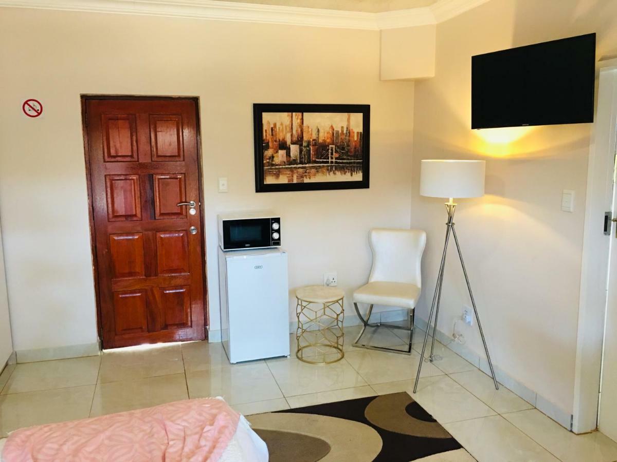 Riverton Manor Centurion Esterno foto